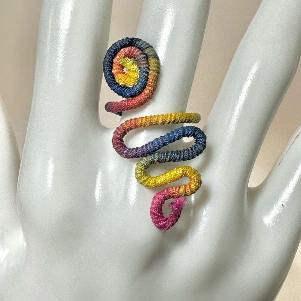 Colorful snake threaded ring